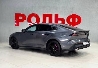 Подержанный автомобиль Changan UNI-V 2023 года (7 фото)