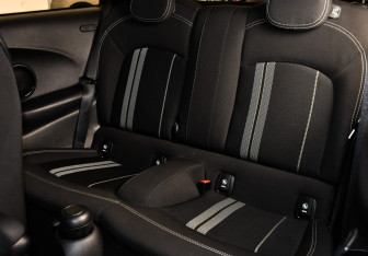 Подержанный автомобиль MINI Hatch 2019 года (16 фото)