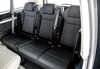 Подержанный автомобиль Peugeot Traveller 2022 года (25 фото)
