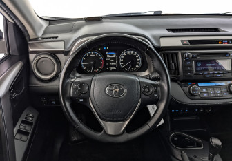 Подержанный автомобиль Toyota RAV4 2019 года (21 фото)