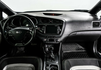 Подержанный автомобиль Kia Ceed Hatchback 2014 года (8 фото)