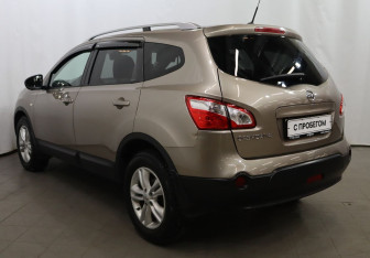 Подержанный автомобиль Nissan Qashqai+2 2013 года (6 фото)