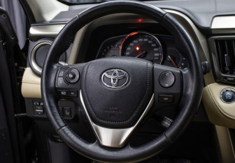 Подержанный автомобиль Toyota RAV4 2014 года (16 фото)