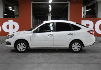 Подержанный автомобиль LADA (ВАЗ) Granta Liftback 2021 года (8 фото)