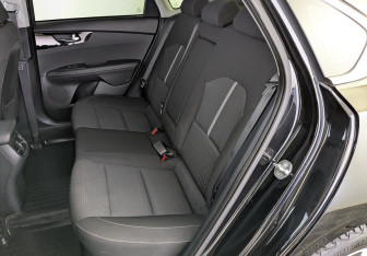 Подержанный автомобиль Kia Cerato Sedan 2019 года (12 фото)