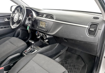 Подержанный автомобиль Kia Rio Hatchback 2021 года (11 фото)