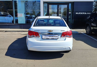 Подержанный автомобиль Chevrolet Cruze Sedan 2015 года (6 фото)