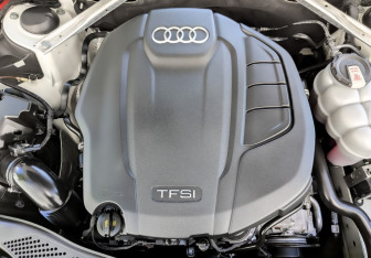 Подержанный автомобиль Audi A4 Sedan 2022 года (9 фото)