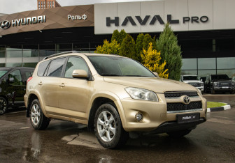 Подержанный автомобиль Toyota RAV4 2011 года (2 фото)