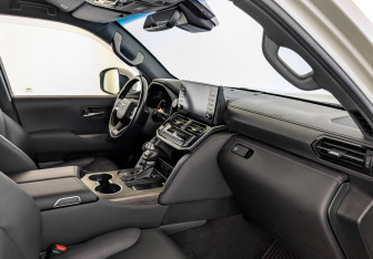 Подержанный автомобиль Toyota Land Cruiser Suv 2021 года (11 фото)