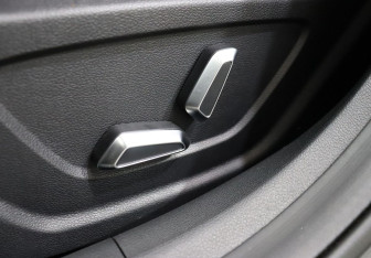 Подержанный автомобиль Geely Coolray 2023 года (12 фото)