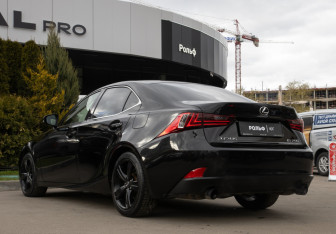 Подержанный автомобиль Lexus IS Sedan 2014 года (5 фото)