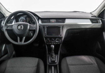 Подержанный автомобиль Skoda Octavia Liftback 2018 года (7 фото)