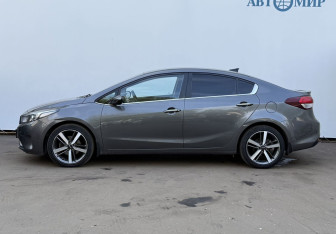 Подержанный автомобиль Kia Cerato Sedan 2018 года (8 фото)