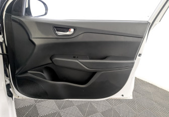 Подержанный автомобиль Hyundai Solaris Sedan 2021 года (23 фото)