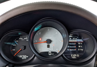 Подержанный автомобиль Porsche Macan 2015 года (16 фото)