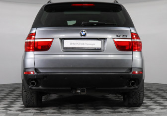 Подержанный автомобиль BMW X5 2009 года (4 фото)