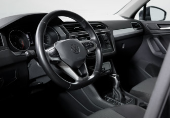 Подержанный автомобиль Volkswagen Tiguan 2021 года (14 фото)