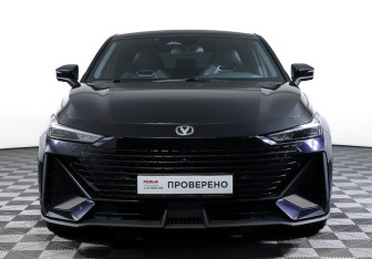 Подержанный автомобиль Changan UNI-V 2023 года (2 фото)