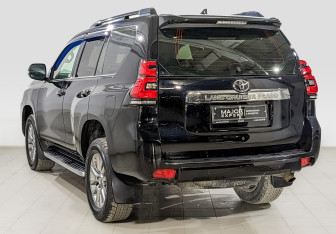 Подержанный автомобиль Toyota Land Cruiser Prado 2019 года (7 фото)