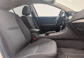 Подержанный автомобиль Mazda 3 Sedan 2010 года (10 фото)