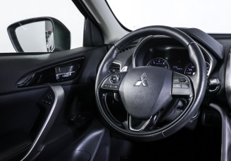 Подержанный автомобиль Mitsubishi Eclipse Cross 2018 года (13 фото)