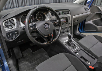 Подержанный автомобиль Volkswagen Golf Hatchback 2013 года (7 фото)