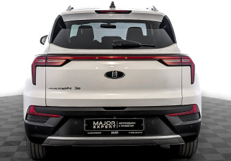 Подержанный автомобиль Москвич 3е 2023 года (6 фото)