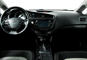 Подержанный автомобиль Kia Ceed Hatchback 2018 года (8 фото)