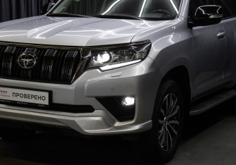 Подержанный автомобиль Toyota Land Cruiser Prado 2021 года (27 фото)