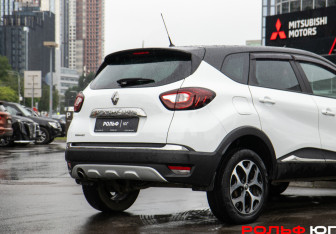 Подержанный автомобиль Renault Kaptur 2017 года (16 фото)
