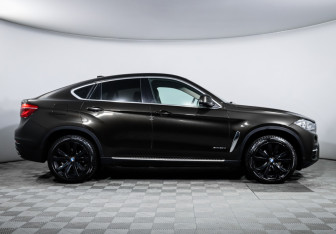 Подержанный автомобиль BMW X6 2016 года (4 фото)
