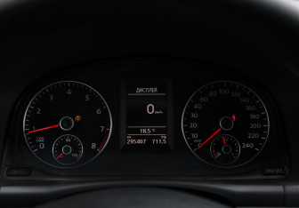 Подержанный автомобиль Volkswagen Touran 2012 года (13 фото)
