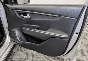 Подержанный автомобиль Kia Rio Hatchback 2021 года (22 фото)