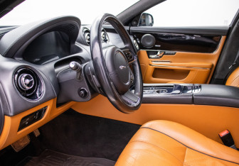 Подержанный автомобиль Jaguar XJ 2013 года (10 фото)