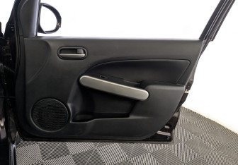 Подержанный автомобиль Mazda 2 Hatchback 2012 года (25 фото)