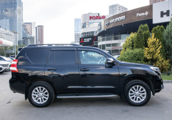Подержанный автомобиль Toyota Land Cruiser Prado 2017 года (3 фото)