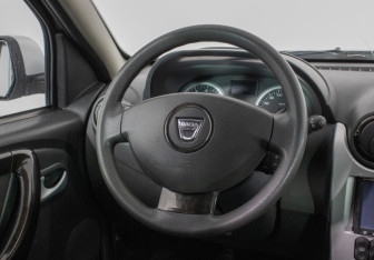 Подержанный автомобиль Dacia Duster 2010 года (15 фото)