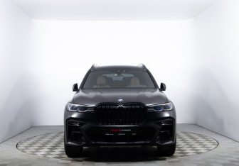 Подержанный автомобиль BMW X7 2021 года (2 фото)