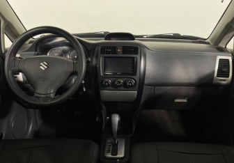 Подержанный автомобиль Suzuki Liana Sedan 2006 года (12 фото)