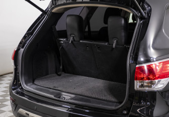 Подержанный автомобиль Nissan Pathfinder 2014 года (24 фото)
