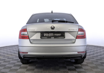 Подержанный автомобиль Skoda Octavia Liftback 2019 года (6 фото)