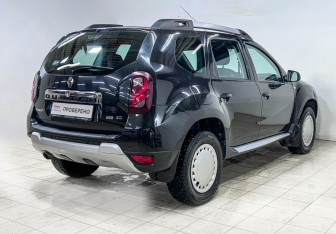 Подержанный автомобиль Renault Duster 2017 года (6 фото)