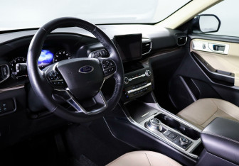 Подержанный автомобиль Ford Explorer 2020 года (7 фото)