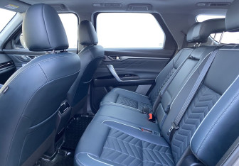 Подержанный автомобиль Changan CS95 2023 года (10 фото)