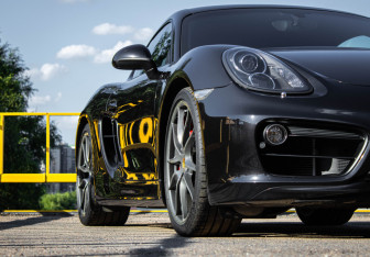 Подержанный автомобиль Porsche Cayman 2013 года (15 фото)