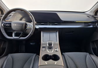 Подержанный автомобиль Omoda C5 2023 года (12 фото)
