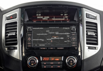 Подержанный автомобиль Mitsubishi Pajero 2015 года (17 фото)