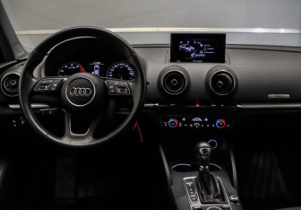Подержанный автомобиль Audi A3 Sedan 2018 года (9 фото)