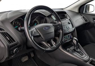 Подержанный автомобиль Ford Focus Hatchback 2017 года (15 фото)